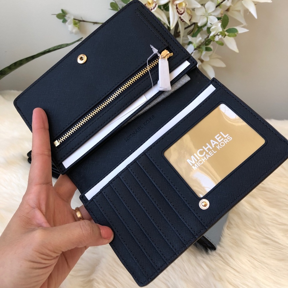 🌹5 of Michael Kors Bifold Wallet 🌹❤️ - Picture 5 of 7